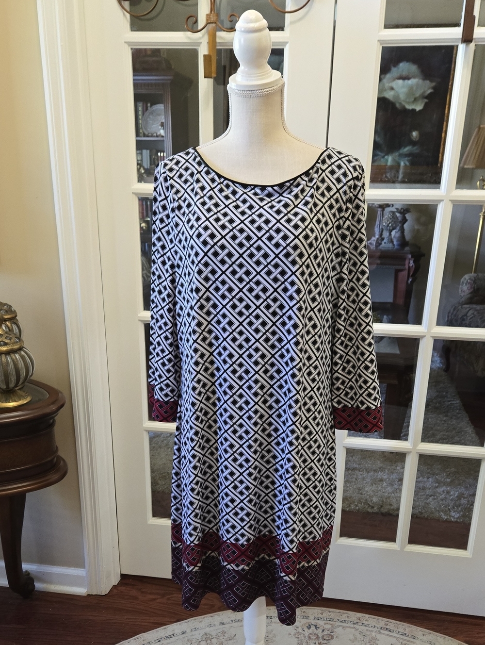 White House Black Market Black White Geometric Print Dress Burgundy Trim XL EUC
